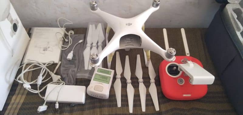 Dji phantom 4 with box new candition 1