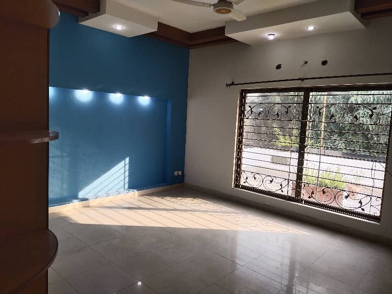 1 Kanal beautiful Upper Portion Available For Rent in DHA Phase 4 Lahore 2