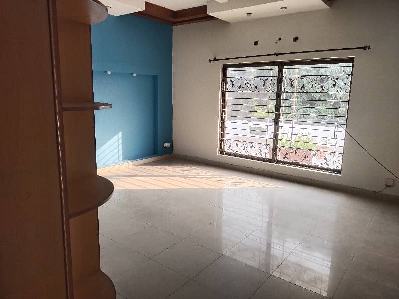 1 Kanal beautiful Upper Portion Available For Rent in DHA Phase 4 Lahore 6