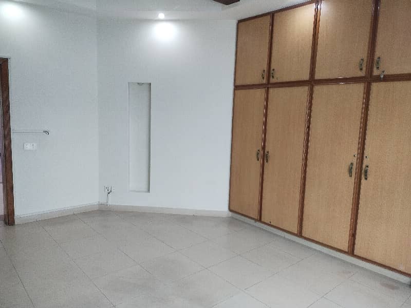 1 Kanal beautiful Upper Portion Available For Rent in DHA Phase 4 Lahore 9