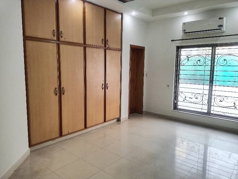 1 Kanal beautiful Upper Portion Available For Rent in DHA Phase 4 Lahore 10