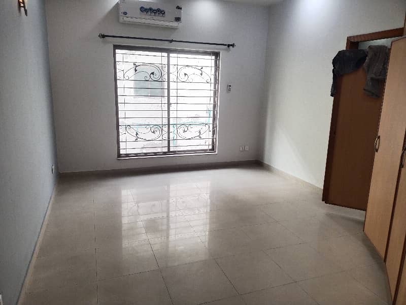 1 Kanal beautiful Upper Portion Available For Rent in DHA Phase 4 Lahore 14