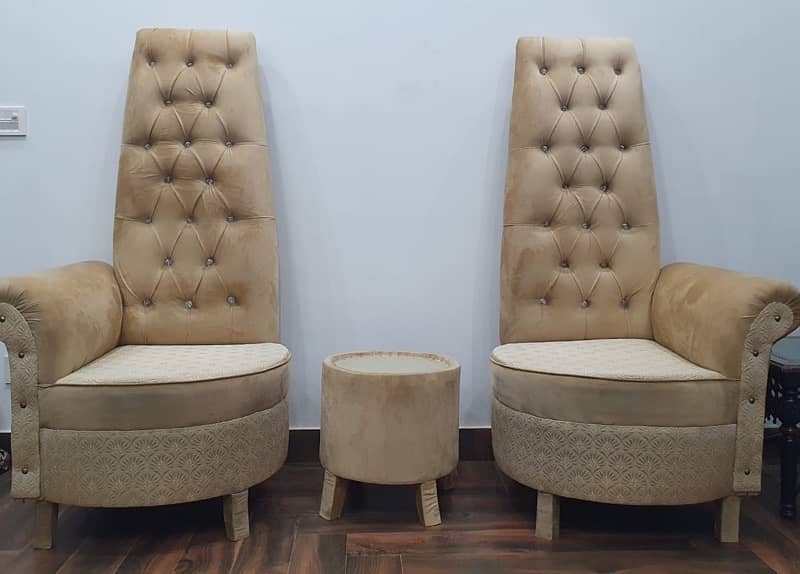 Elegant Gold Chair Set – Perfect Condition, Great Price! 0