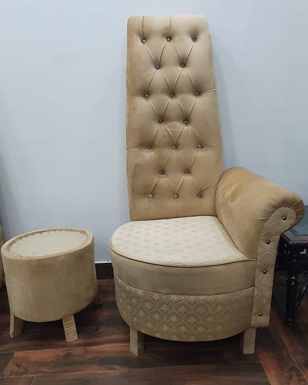 Elegant Gold Chair Set – Perfect Condition, Great Price! 2