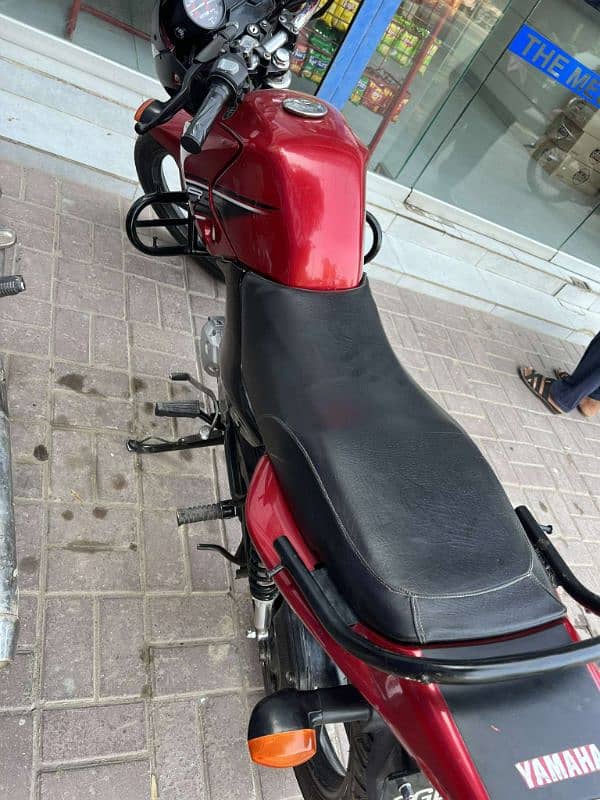 Yamaha YBR 125 CC red colour 2018 model 2