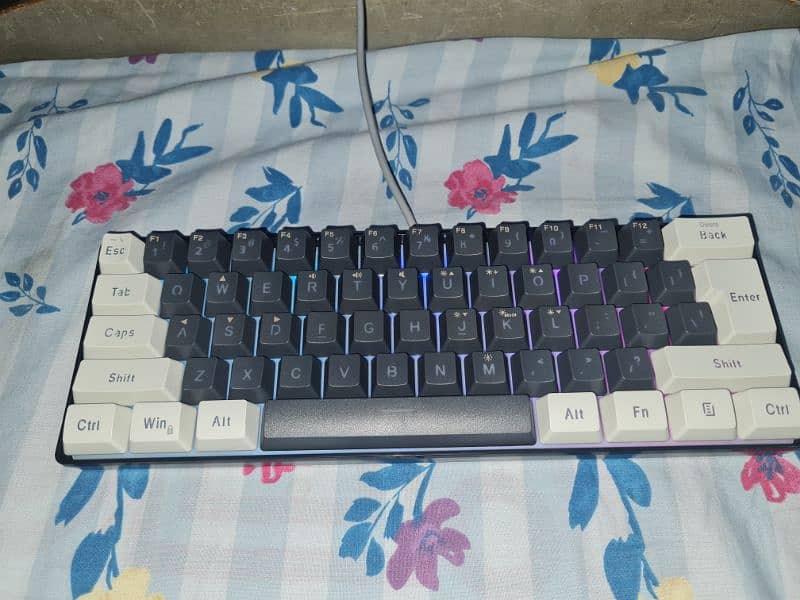 71 keys gaming keyboard with a great sound 4