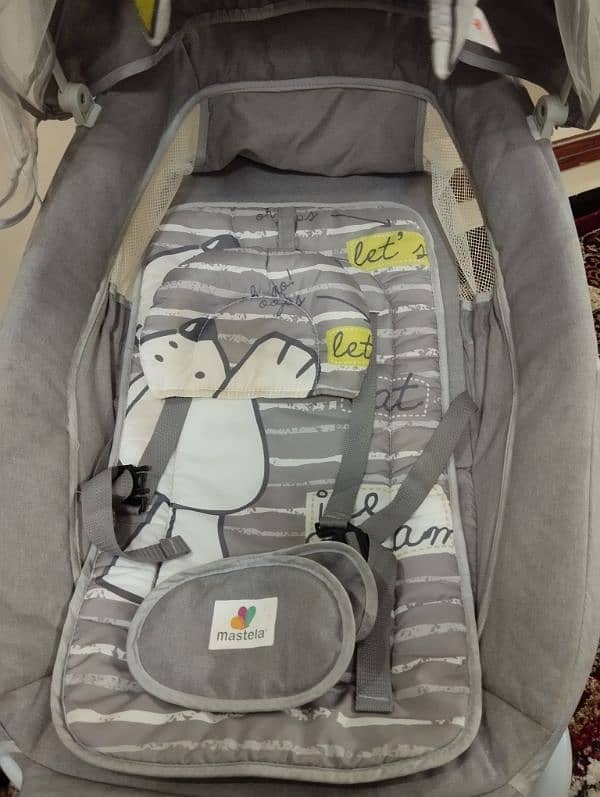 Mastela 3 in 1 deluxe multi-functional bassinet 1