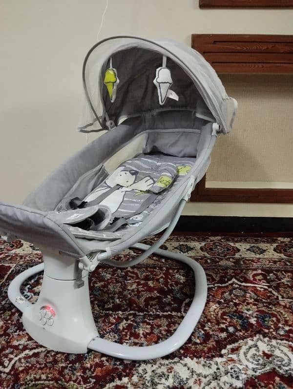 Mastela 3 in 1 deluxe multi-functional bassinet 4