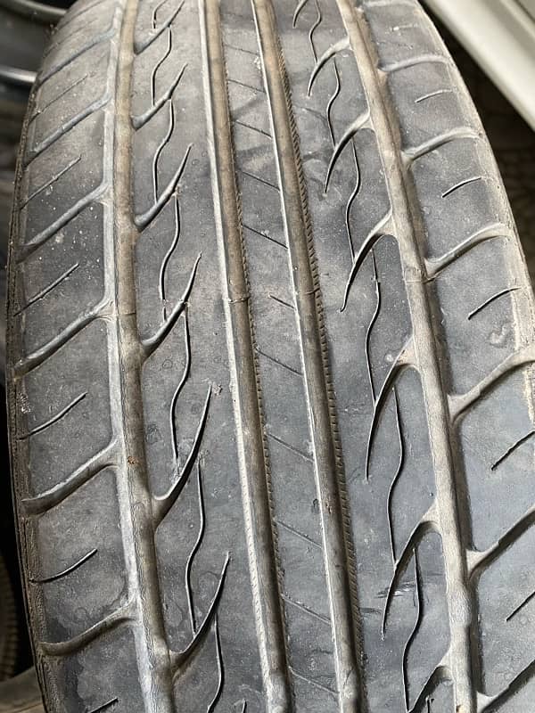 Tyre for sale tyre profile 185/65/15 2