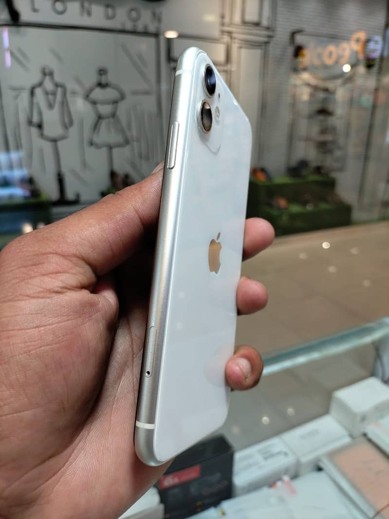 IPhone 11 128 gb 3