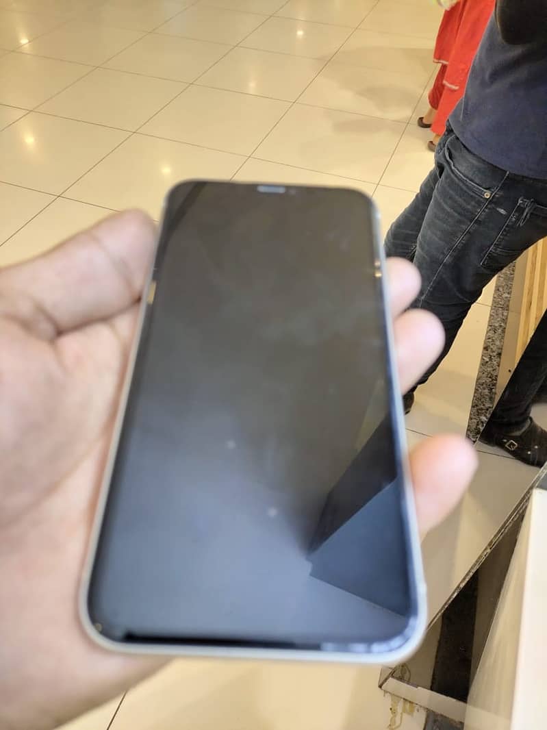 IPhone 11 128 gb 9