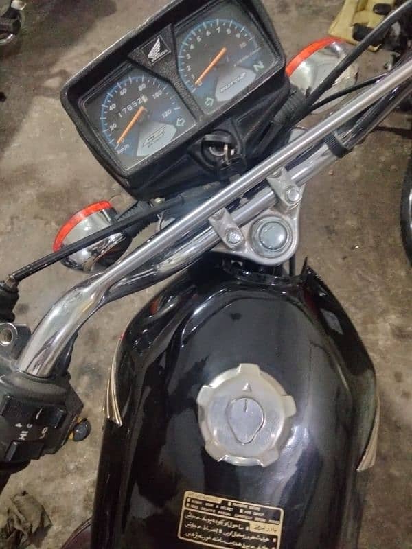 Honda cg 125. . new motor cycle home use 2