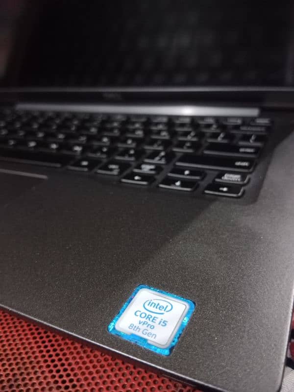 Dell Latitude 7400 Laptop - Core i5 8th Gen 1