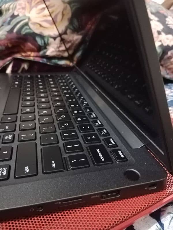 Dell Latitude 7400 Laptop - Core i5 8th Gen 3