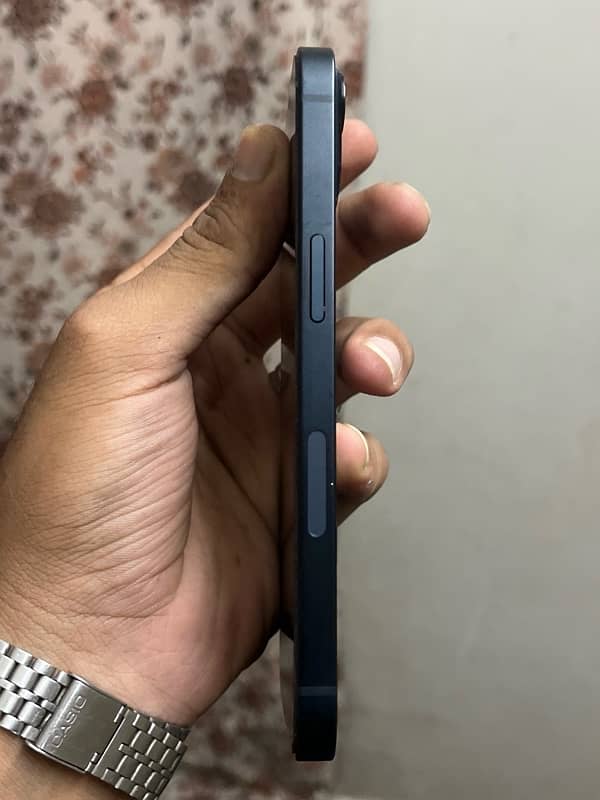 iphone 13 JV 128 GB - 4 months Sim time available 1