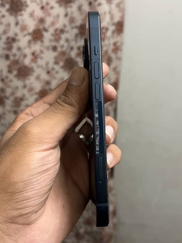 iphone 13 JV 128 GB - 4 months Sim time available 4