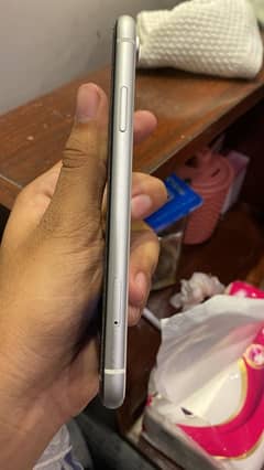 Xr non pta 64 gb battery health (75) minor line on screen (urgent need 0