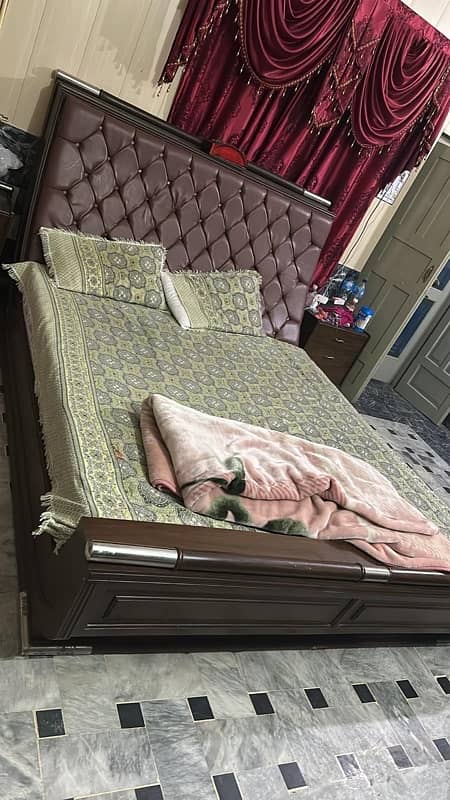 Bed set and side tables plus dresser with free chair 6