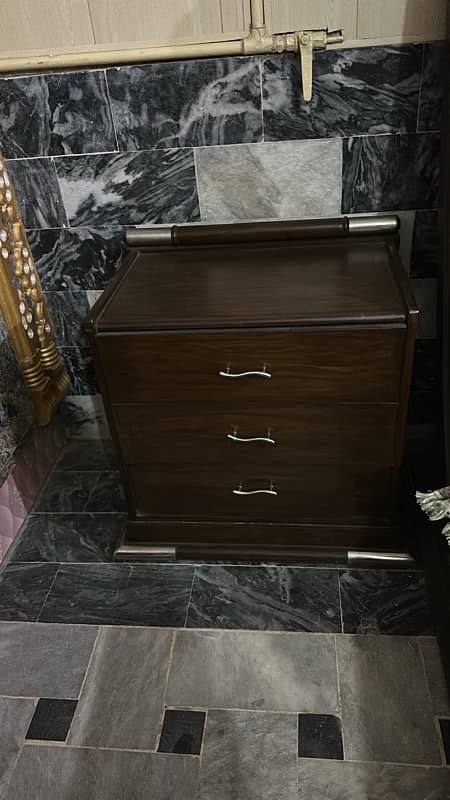 Bed set and side tables plus dresser with free chair 8