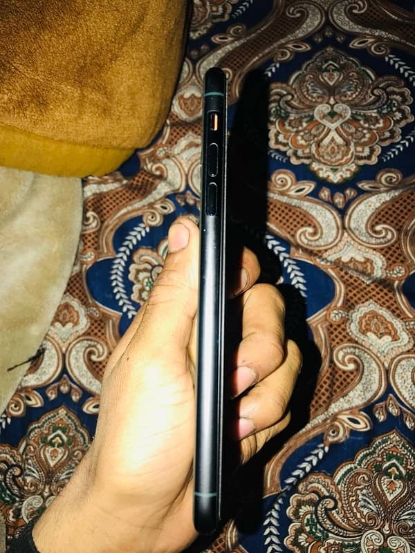 iphone 11 pro max 4