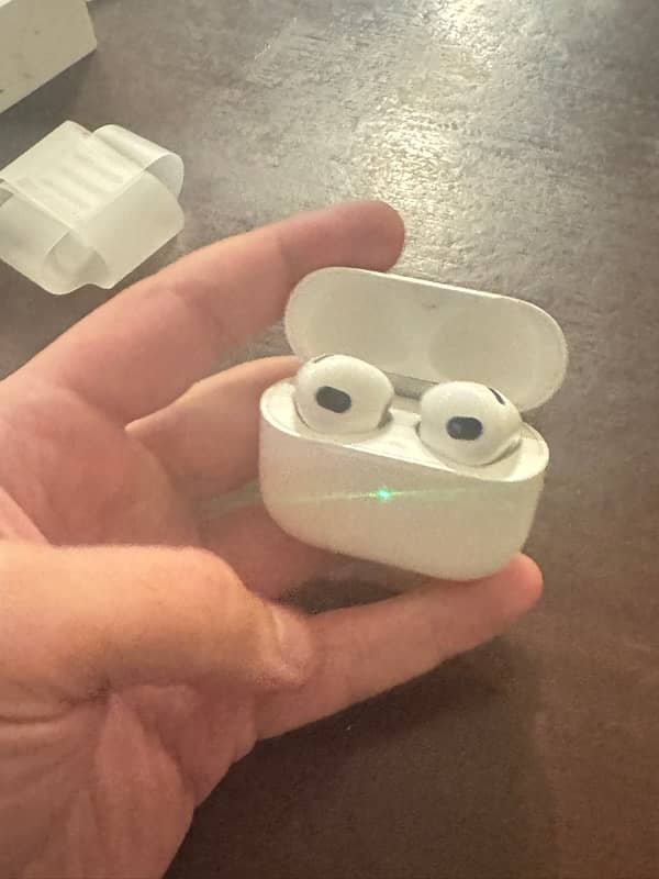 Airpods 3 (third gen) 3