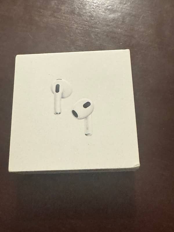 Airpods 3 (third gen) 4