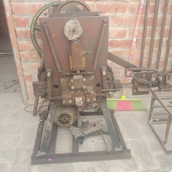 Automatic D shaped buckle machine 6