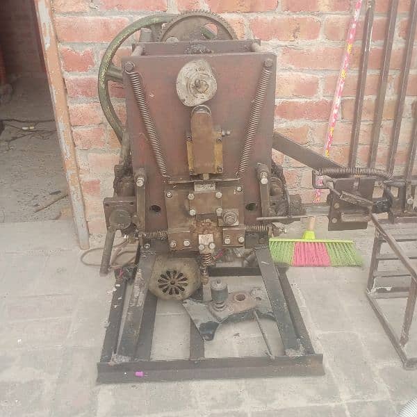 Automatic D shaped buckle machine 7