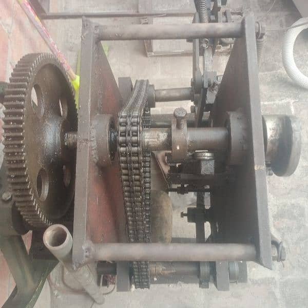 Automatic D shaped buckle machine 9