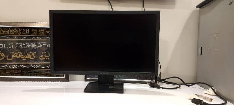 22 inch LCD Monitor 4