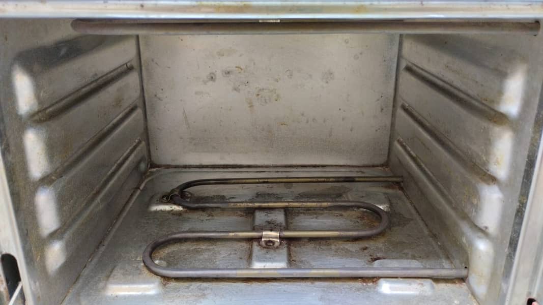 HOME USED MOULINEX BAKING OVEN 6