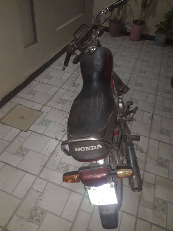 Honda CD 70 2016 Model for urgent sale 9