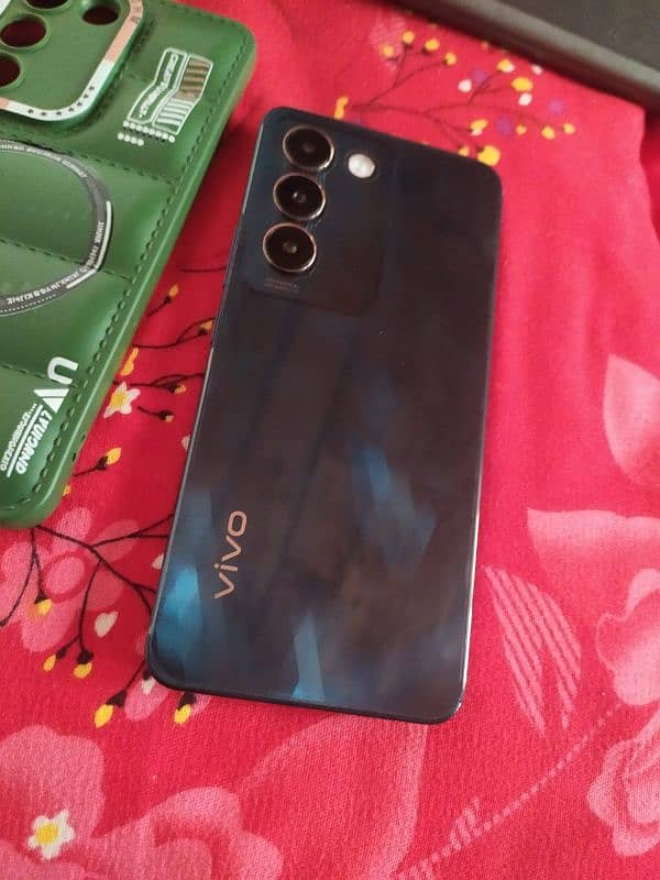 VIVO Y100. . . URGENT SALE BRAND NEW MOBILE 3