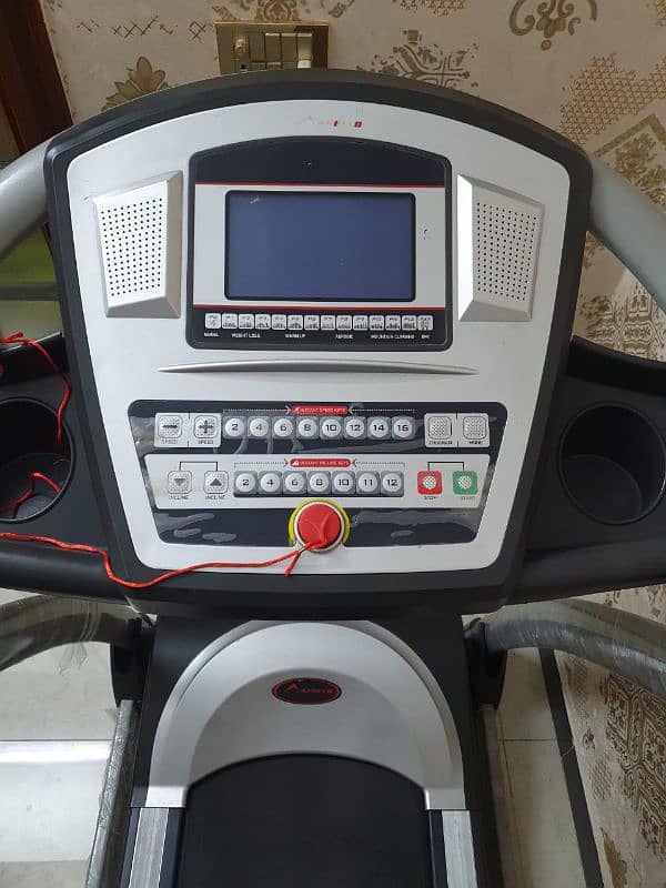 Apollo Air 10 Treadmill 2.25 HP | Track Fit 1