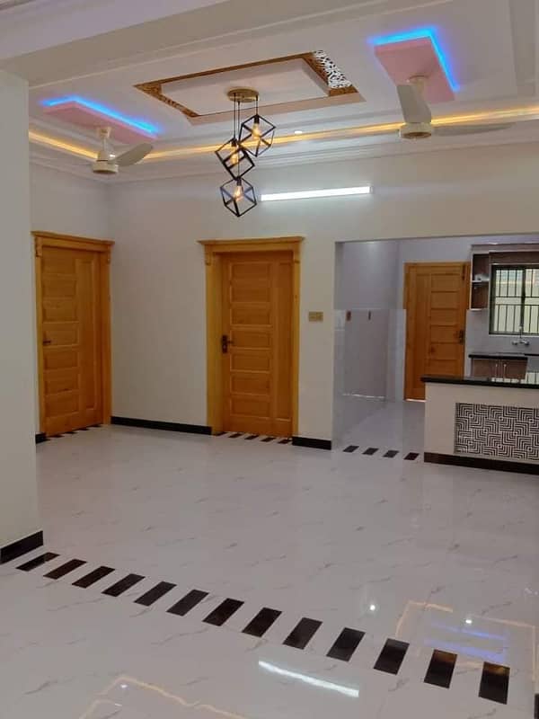 VERY SPACIOUS 2 BED GROUND FLOOR AVAILABLE FOR RENT IN GULRAIZ 1