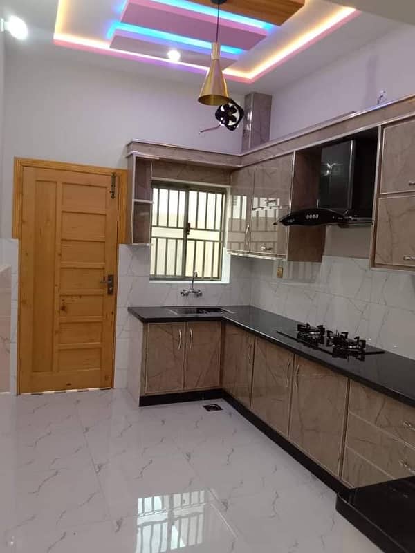 VERY SPACIOUS 2 BED GROUND FLOOR AVAILABLE FOR RENT IN GULRAIZ 3