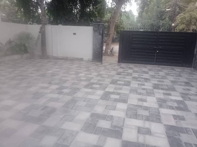 2 kanal commercial single story house ideal for restaurants in gulberg MM Alam Road for rent 0