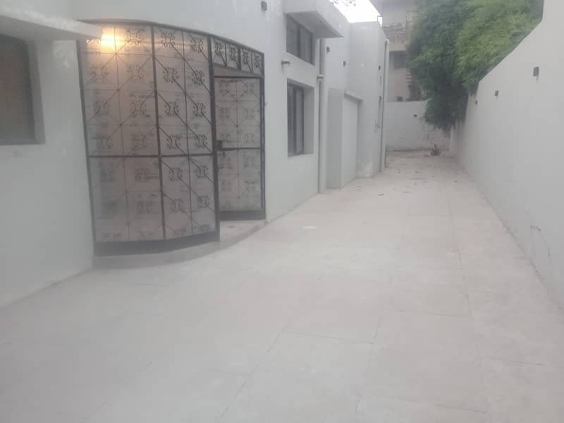 2 kanal commercial single story house ideal for restaurants in gulberg MM Alam Road for rent 3