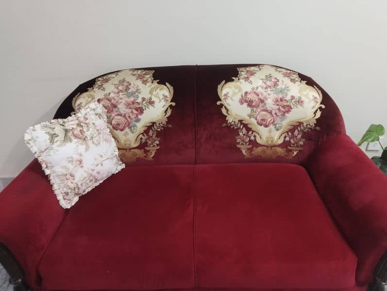 2 seater sofa in good condition 4