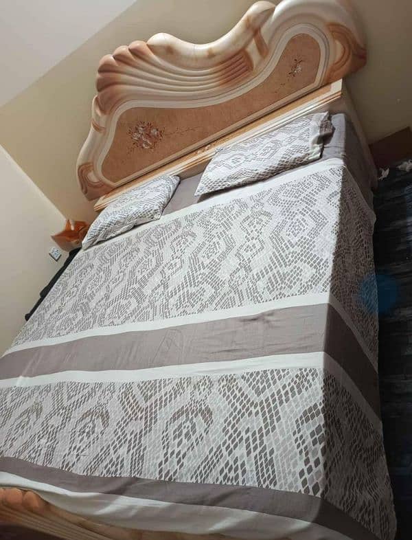 Bed, dressing, divider 0