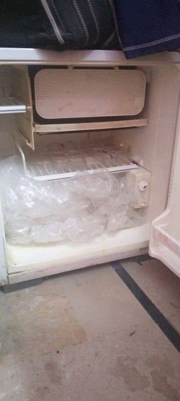 used fridge 10/10 condition 2