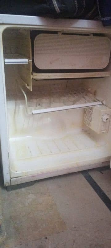 used fridge 10/10 condition 3