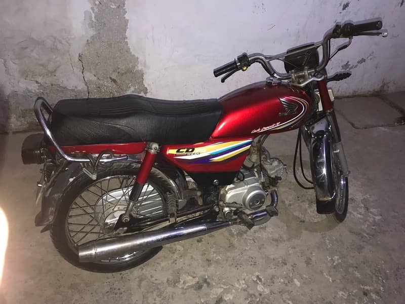 Honda CD70 2015 model all ok koi kam nai hona engine be thk ha bus use 2