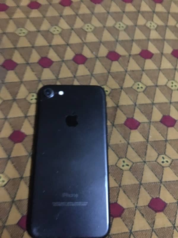 i phone 7 (32GB) my wahtsapp number 03086931242 1