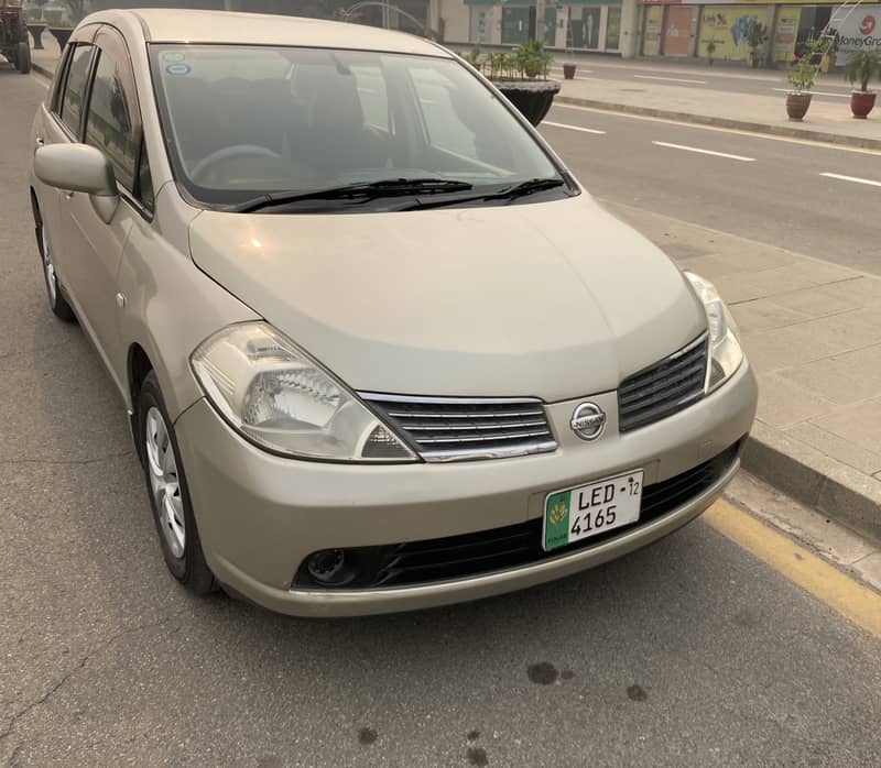 Nissan Tiida Latio 2012 0