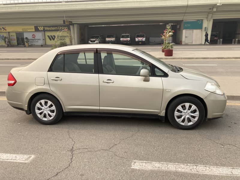 Nissan Tiida Latio 2012 3