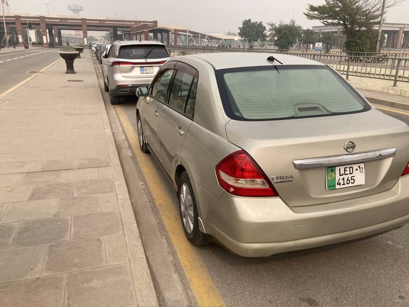 Nissan Tiida Latio 2012 7