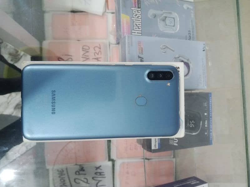 Samsung A11 2/32 with box 0