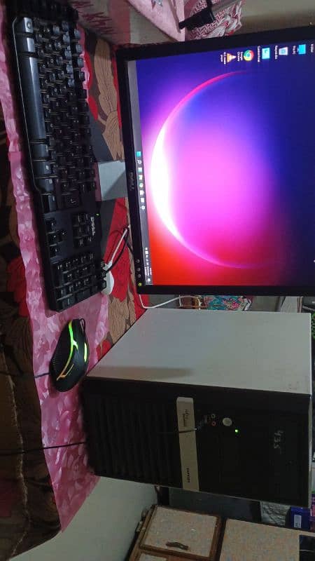 "Urgent Computer Sale! Behtareen Condition. 9