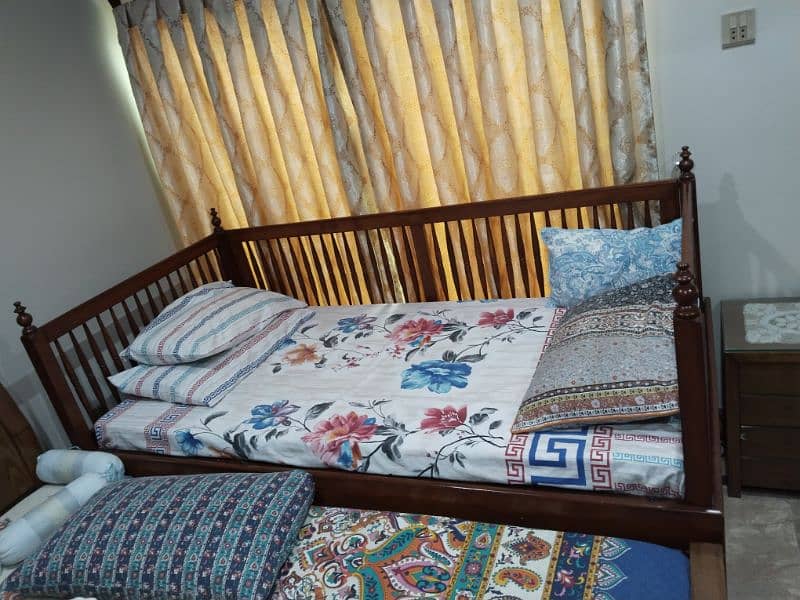 pure wood king size condition 10/10 without mattress 3